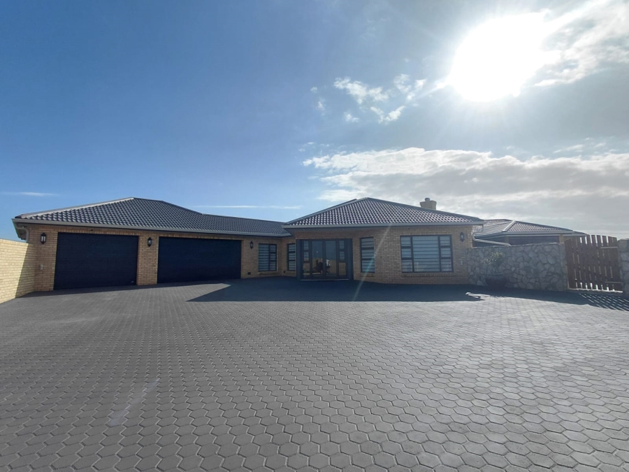 3 Bedroom Property for Sale in Stilbaai Wes Western Cape